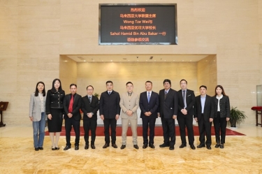 馬來西亞大學(xué)聯(lián)盟主席拿督斯里黃炫碩一行蒞臨景興紙業(yè)參觀交流，共建“一帶一路”人才培養(yǎng)培訓(xùn)基地