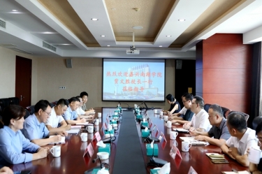 嘉興南湖學院黨委副書記、校長賈文勝一行蒞臨景興紙業(yè)調(diào)研交流